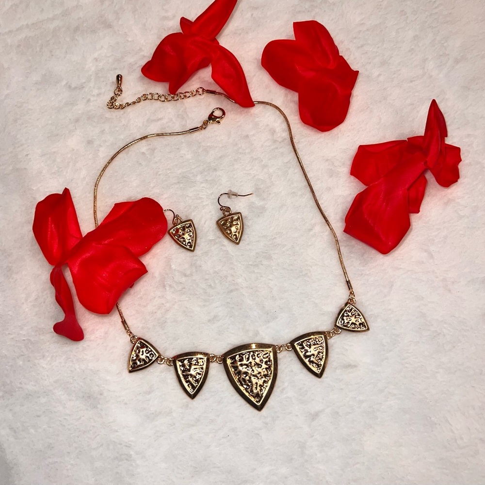 18” Gold Tone NECKLACE/EARRING SET